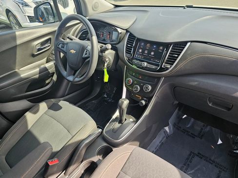 Used 2022 Chevrolet Trax LS w/ Tint and Cruise Package AWD/4WD image 10