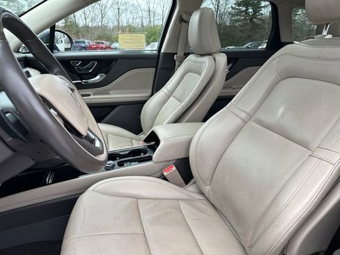 Used 2022 Lincoln Corsair AWD w/ Premium Package image 40