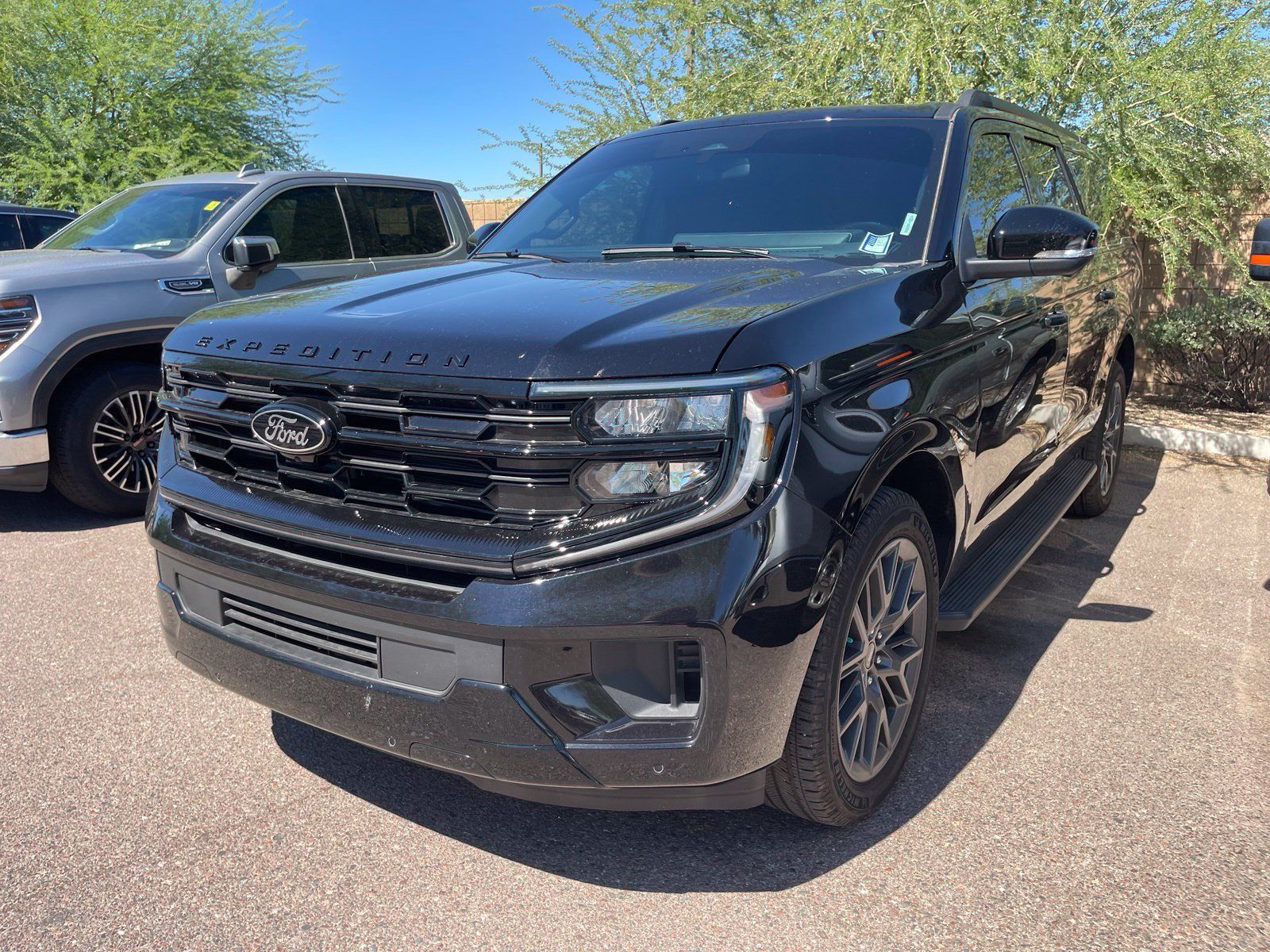 Used 2026 Ford Expedition Max Platinum w/ Stealth Appearance Package AWD/4WD image 2