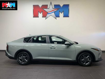 New 2025 Kia K4 LXS