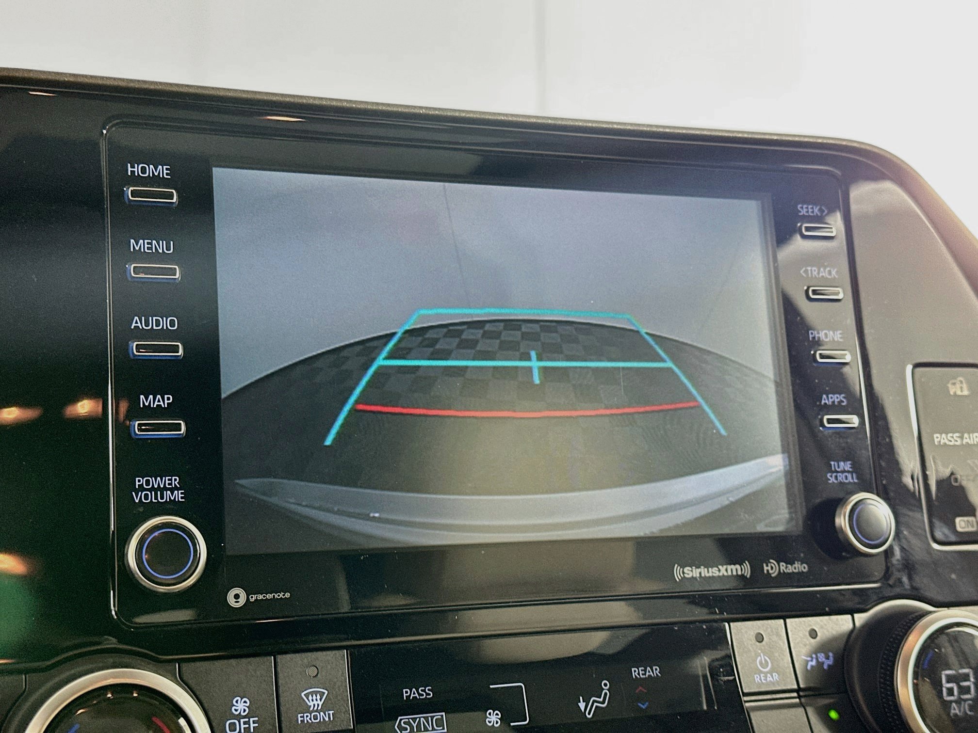 Used 2021 Toyota Highlander XLE AWD/4WD image 22