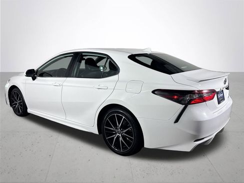 Used 2023 Toyota Camry SE image 8