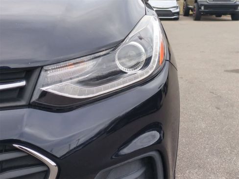 Used 2022 Chevrolet Trax LT w/ Driver Confidence Package image 12