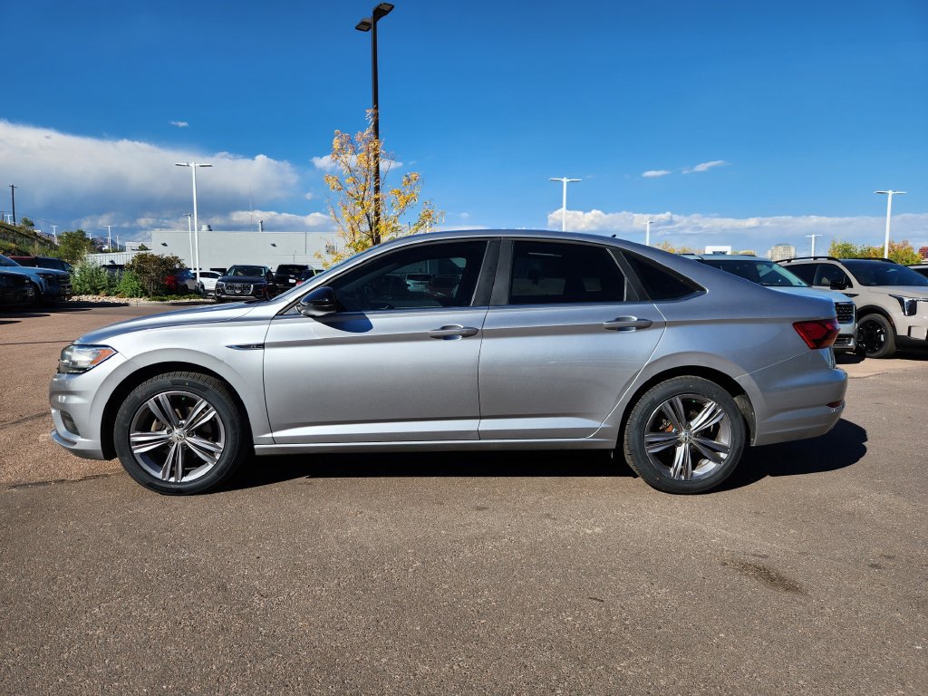 Used 2019 Volkswagen Jetta R-Line w/ R-Line Cold Weather Package FWD image 4