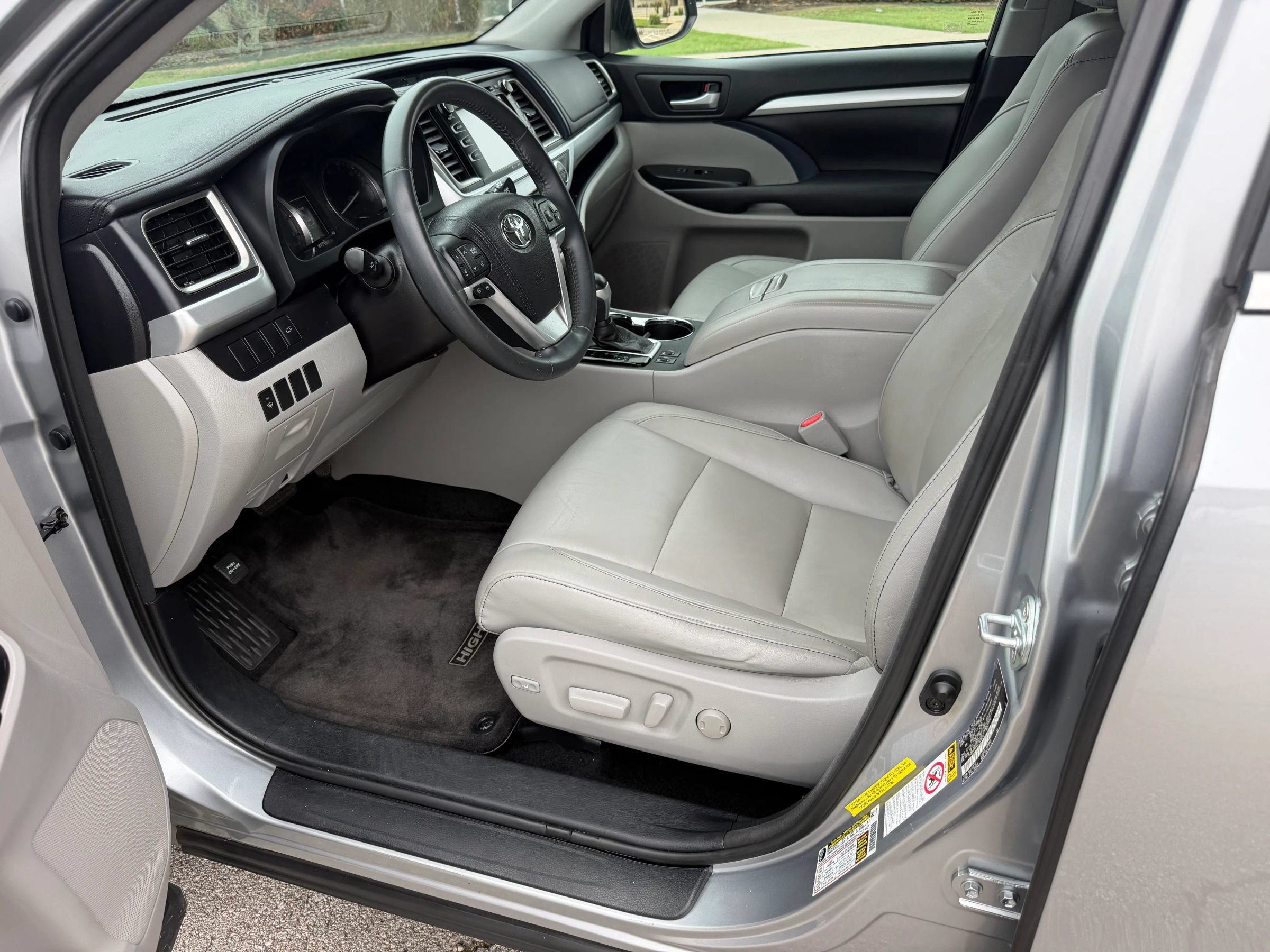 Used 2016 Toyota Highlander XLE FWD image 5