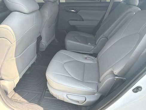 Used 2026 Toyota Highlander XLE AWD/4WD image 21