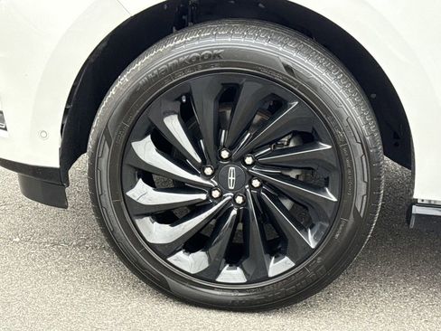 Used 2021 Lincoln Navigator Reserve image 12