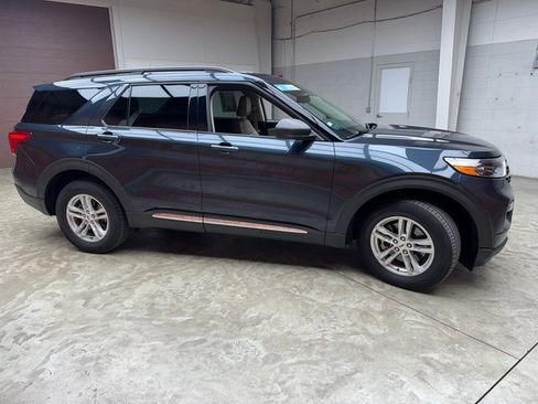 Used 2022 Ford Explorer XLT w/ Equipment Group 202A image 6