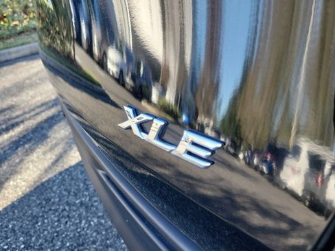 Used 2025 Toyota Sienna XLE image 7