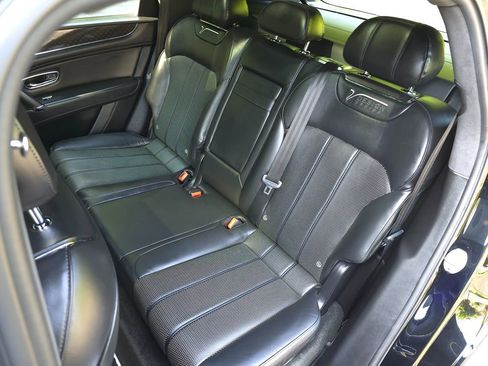 Used 2020 Bentley Bentayga Design Series image 18