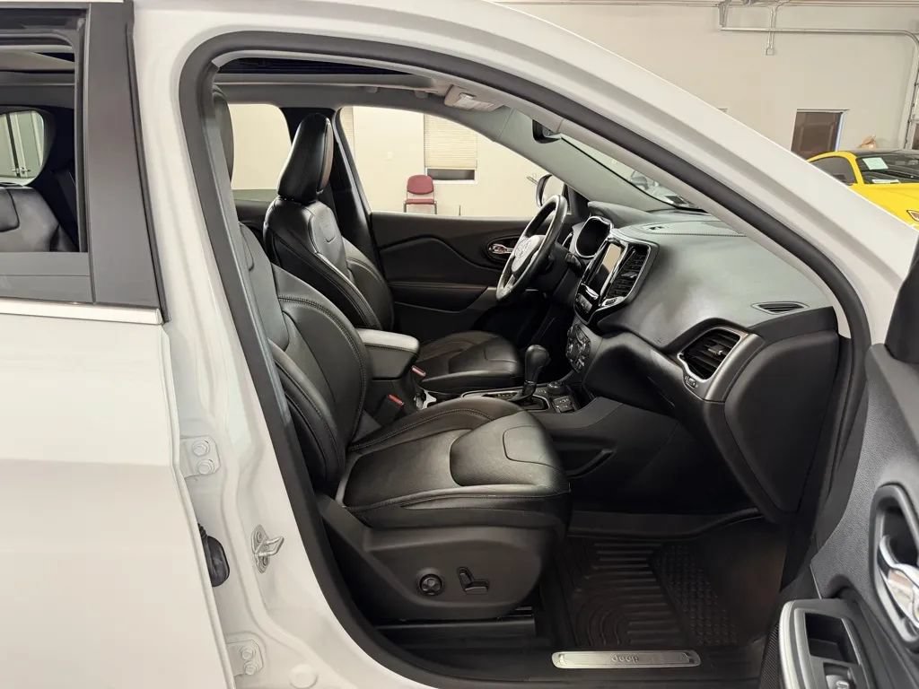 Used 2021 Jeep Cherokee Limited AWD/4WD image 39