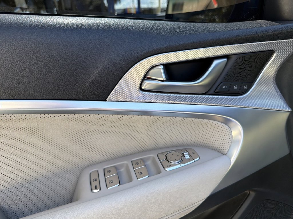Used 2022 Genesis G70 3.3T RWD image 37