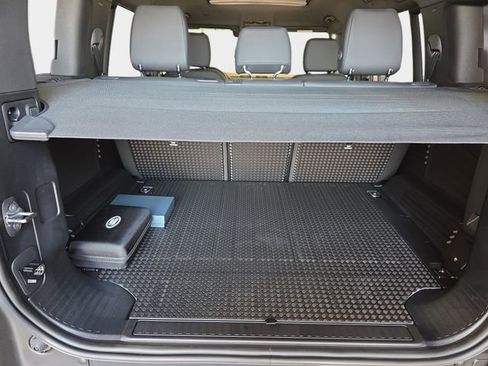 New 2026 Land Rover Defender 110 X-Dynamic SE AWD/4WD image 10