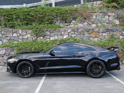 Used 2017 Ford Mustang Coupe RWD image 7