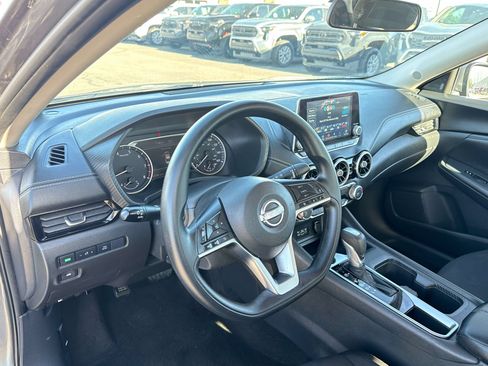 Used 2025 Nissan Sentra SV FWD image 10
