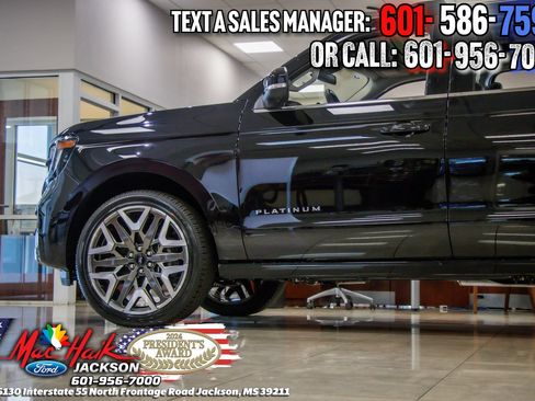 New 2026 Ford Expedition Platinum w/ Platinum Ultimate Package AWD/4WD image 3