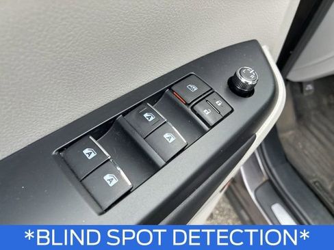 Used 2019 Toyota Highlander Limited image 14