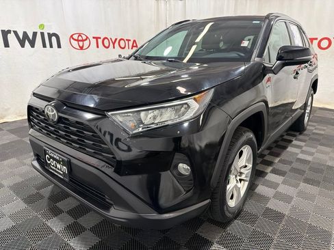 Used 2021 Toyota RAV4 XLE AWD/4WD image 3