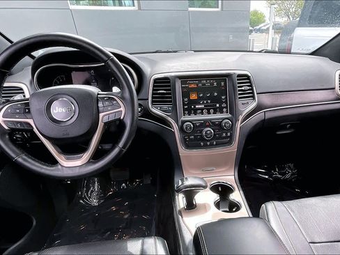 Used 2015 Jeep Grand Cherokee Limited w/ Luxury Group II image 16