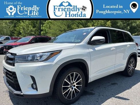Used 2017 Toyota Highlander SE AWD/4WD image 1