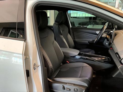 Used 2023 Volkswagen ID.4 S image 9