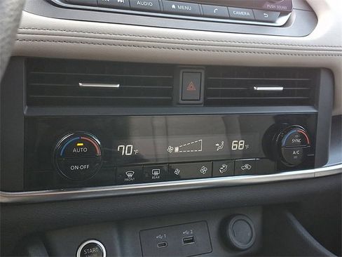 Used 2023 Nissan Rogue SV image 15