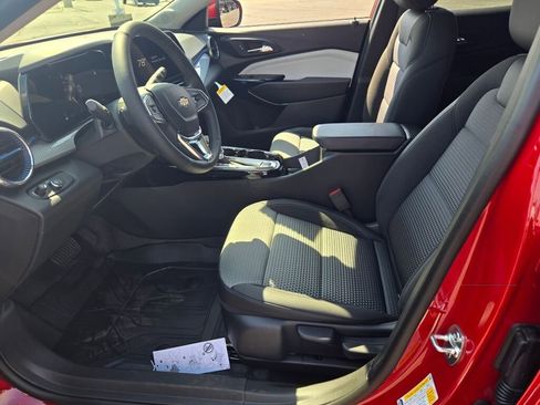 New 2026 Chevrolet Trax LT w/ Driver Confidence Package image 15