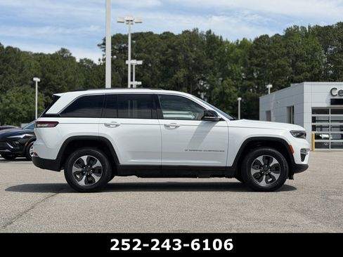 Used 2022 Jeep Grand Cherokee Limited 4xe w/ Luxury Tech Group II AWD/4WD image 8