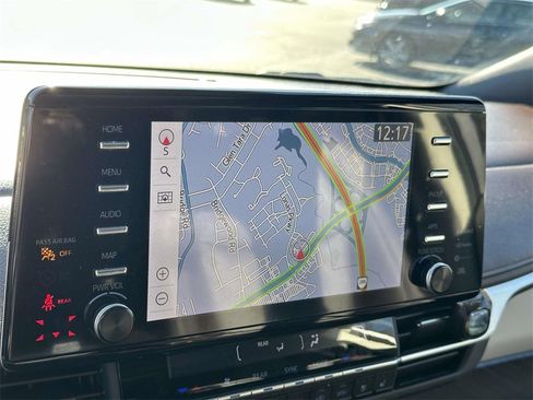 Used 2023 Toyota Sienna Platinum image 3