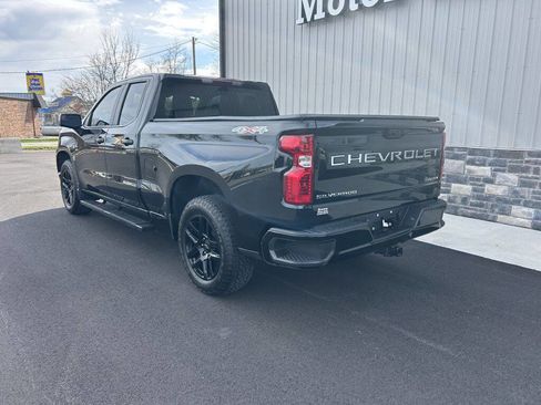 Used 2024 Chevrolet Silverado 1500 Custom image 3