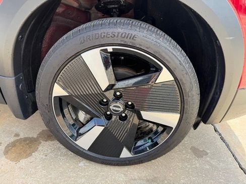 Used 2025 Nissan Kicks SR FWD image 9