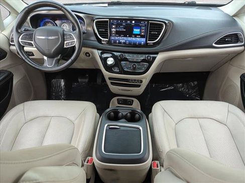 Used 2021 Chrysler Pacifica Touring-L w/ Premium & Safety Sphere Group FWD image 16