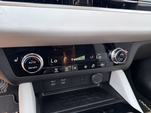 New 2025 Mitsubishi Outlander SE image 32