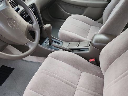 Used 1998 Toyota Camry XLE FWD image 9