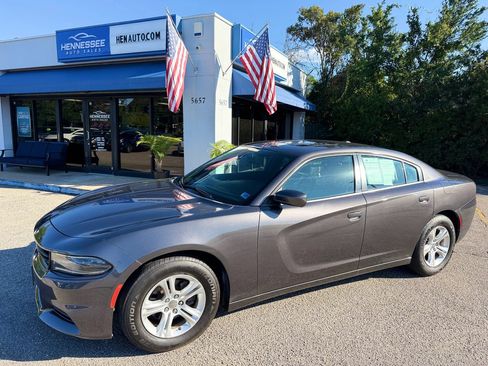 Used 2020 Dodge Charger SXT w/ Leather Interior Group RWD image 28