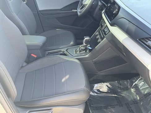Certified 2024 Volkswagen Taos SE w/ Panoramic Sunroof Package FWD image 24