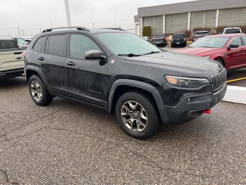 Used 2019 Jeep Cherokee Trailhawk w/ Cold Weather Group image 19