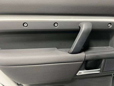 Used 2025 Land Rover Defender 110 S image 24