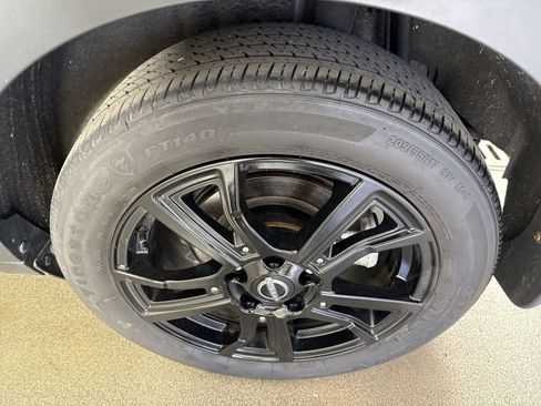 Used 2024 Nissan Kicks SR w/ SR Premium Package FWD image 6