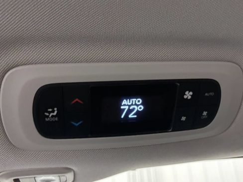 Used 2017 Chrysler Pacifica Limited w/ UConnect Theater Package FWD image 35