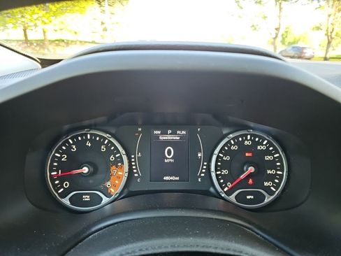 Used 2015 Jeep Renegade Latitude w/ Popular Equipment Group AWD/4WD image 22