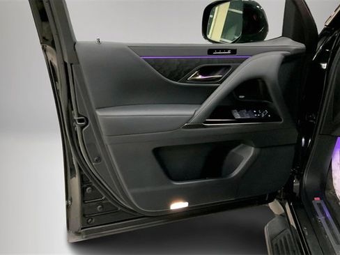 Used 2025 Lexus LX 700h Overtrail image 17