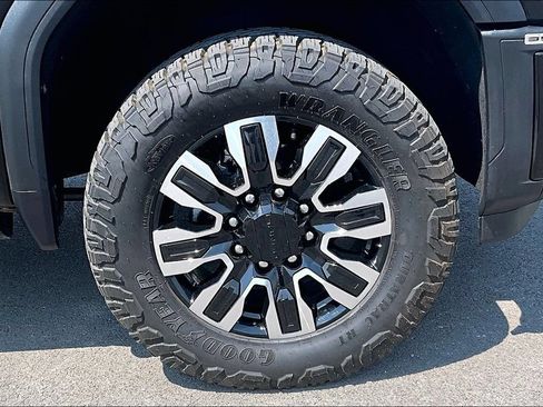 Used 2025 GMC Sierra 3500 Denali Ultimate AWD/4WD image 9