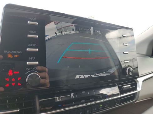 Used 2022 Toyota Sienna XLE image 18