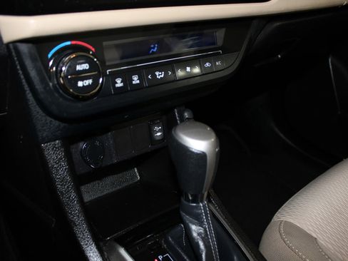 Used 2014 Toyota Corolla LE FWD image 17
