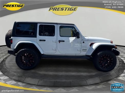 Used 2019 Jeep Wrangler Unlimited Sahara AWD/4WD image 4
