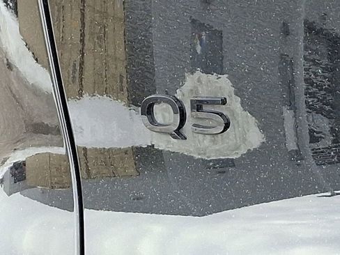 Certified 2025 Audi Q5 Premium w/ Convenience Package image 31