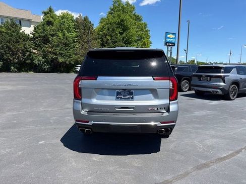 Used 2025 GMC Yukon Denali AWD/4WD image 4