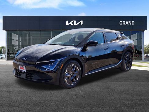 New 2025 Kia EV6 Light w/ Light LR Technology Package AWD/4WD image 4