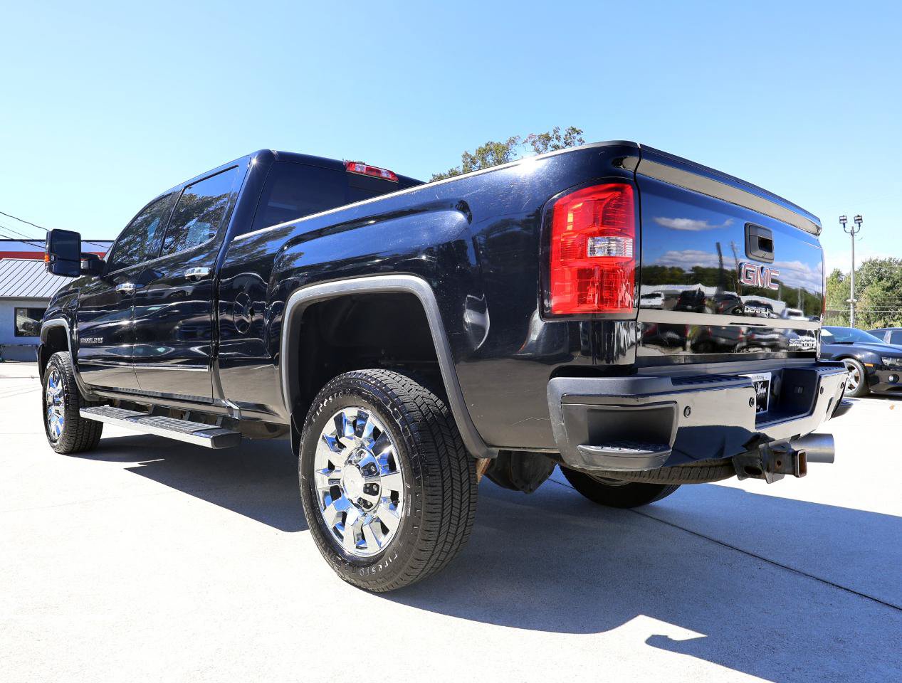 Used 2019 GMC Sierra 2500 Denali w/ Duramax Plus Package AWD/4WD image 4